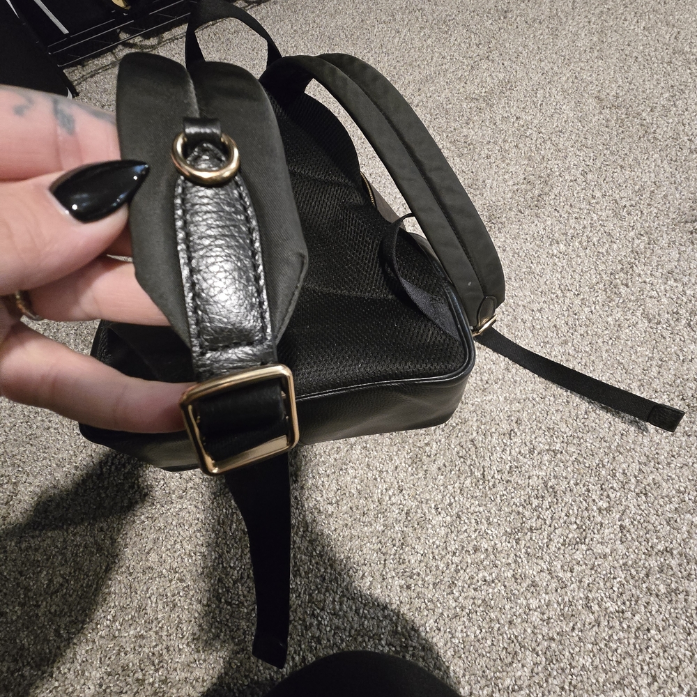 Coach Court Backpack - Picture 5 of 11